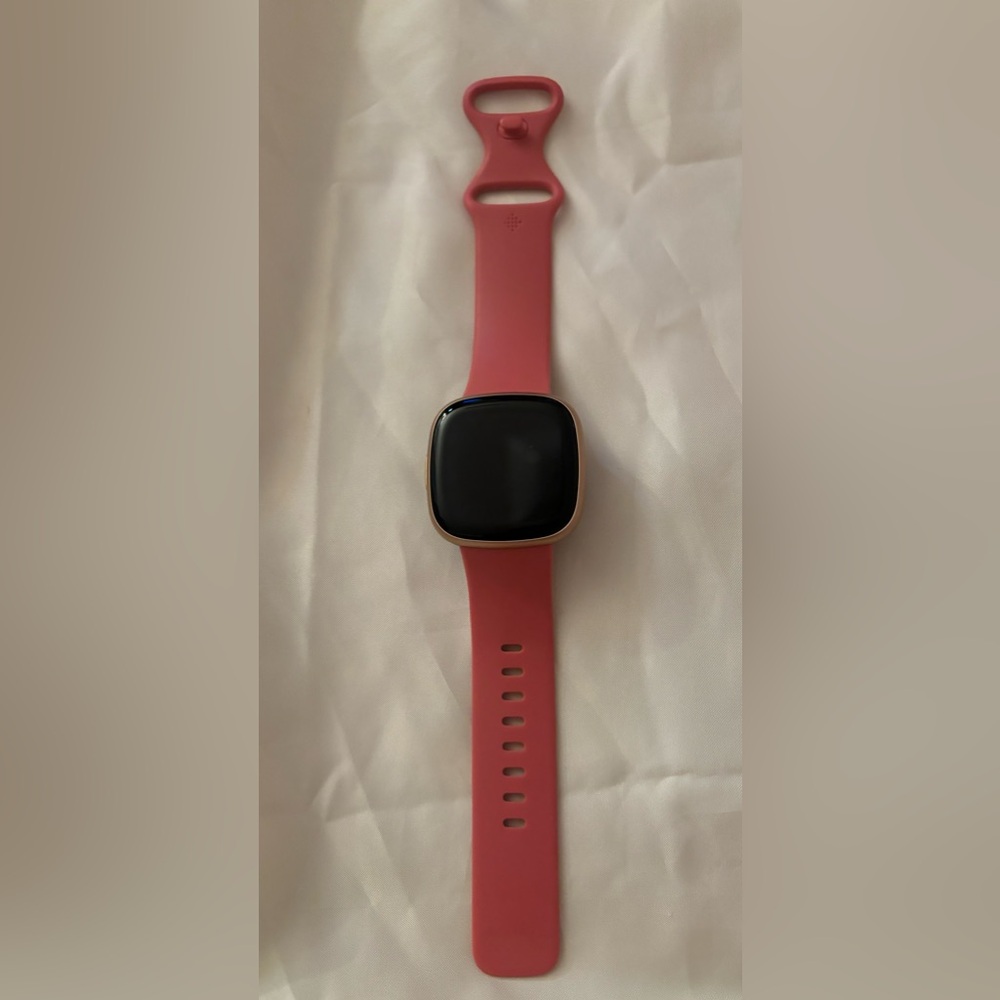 ***Like NEW!!*** Fitbit Versa 4 Fitness Smartwatch
